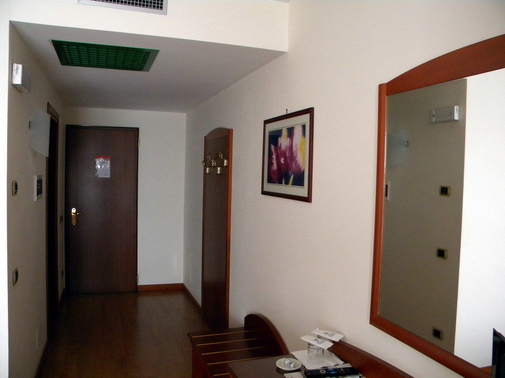 Hotel Corone Caerano Di San Marco Exterior photo