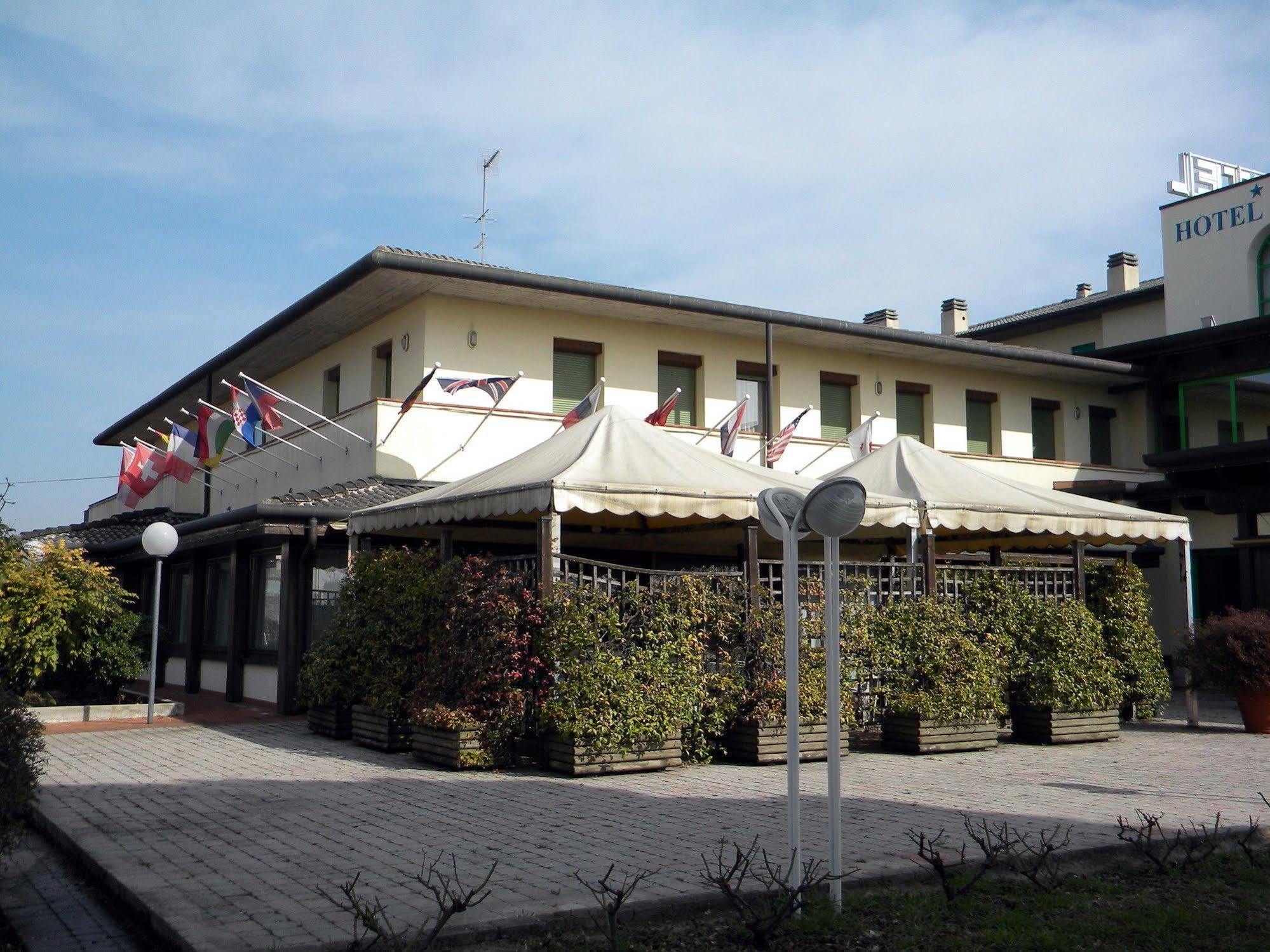Hotel Corone Caerano Di San Marco Exterior photo