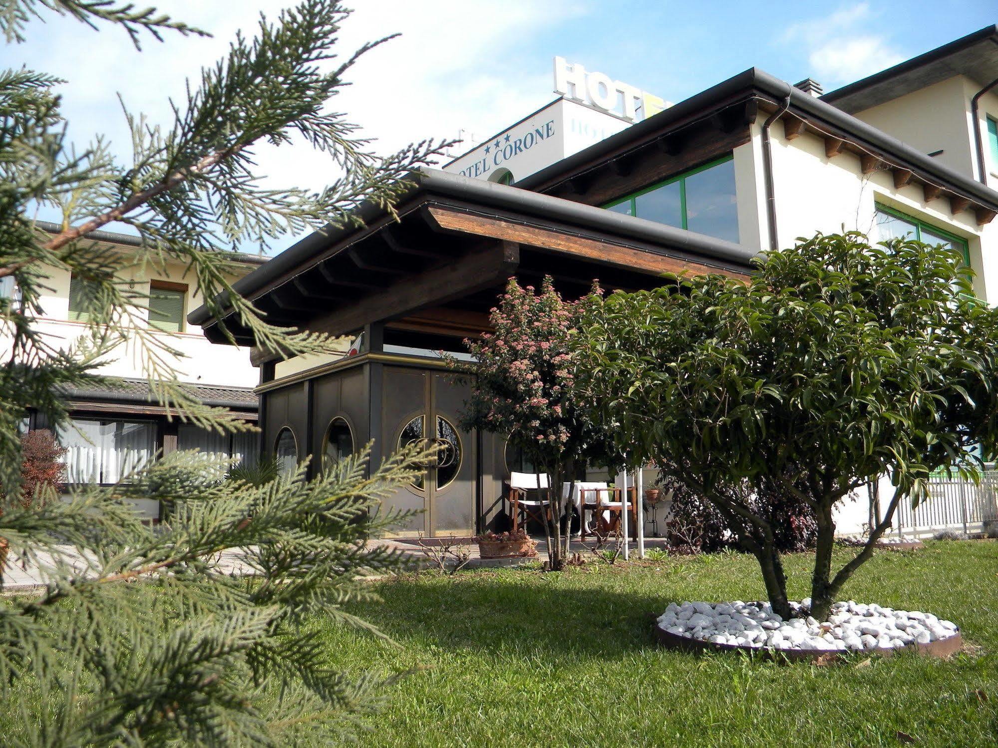 Hotel Corone Caerano Di San Marco Exterior photo