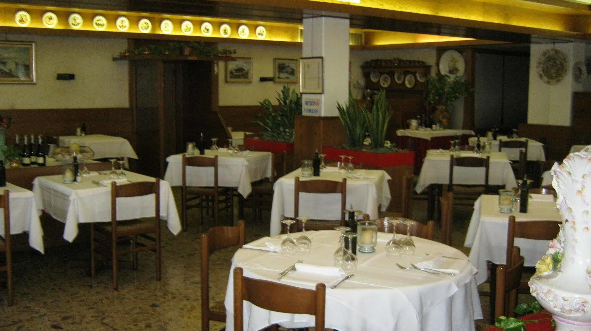Hotel Corone Caerano Di San Marco Exterior photo