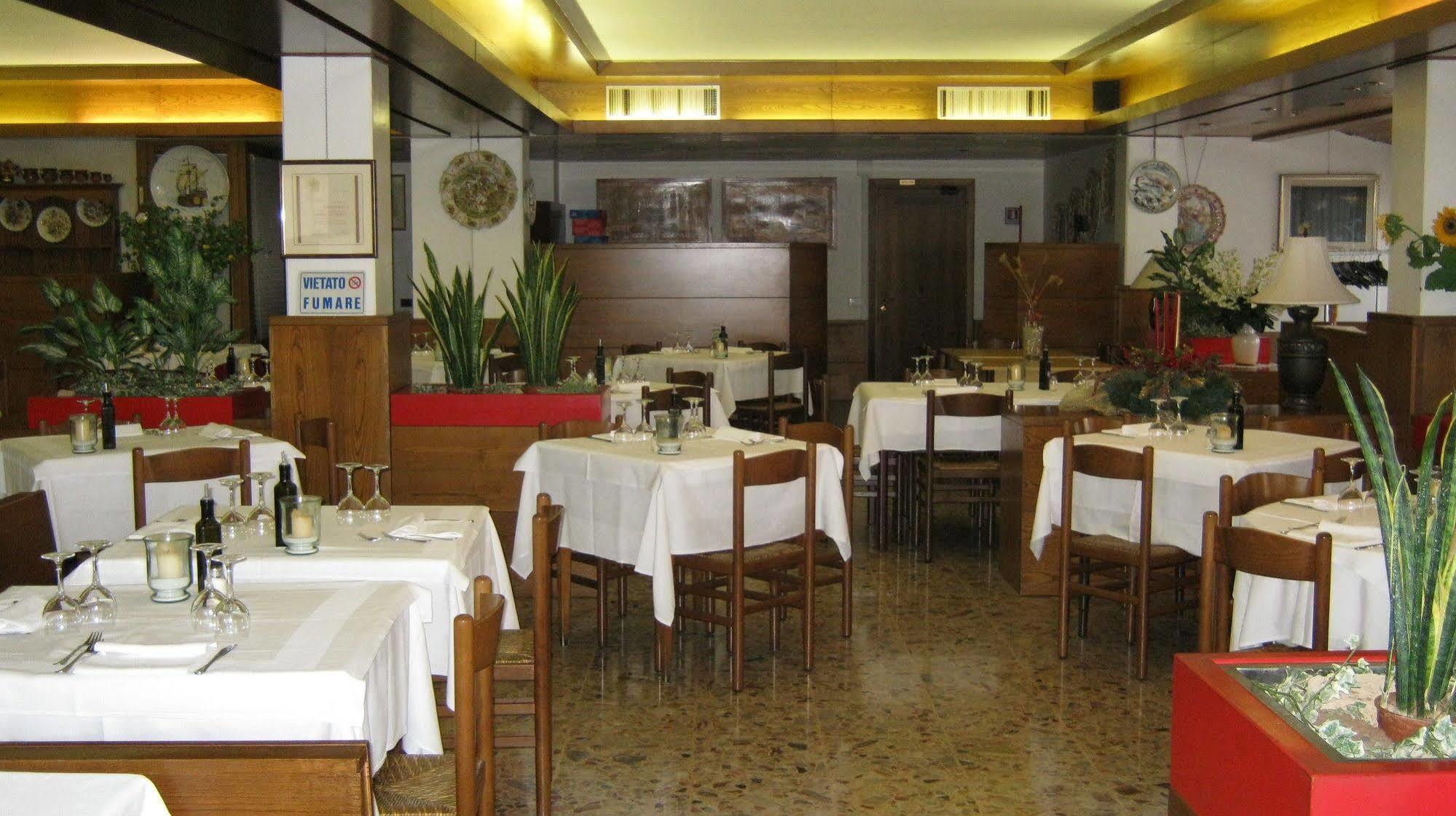 Hotel Corone Caerano Di San Marco Exterior photo